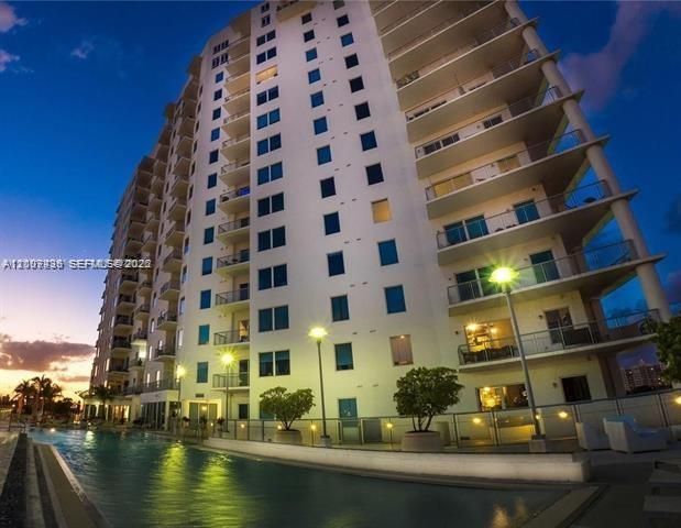 For Sale: $399,000 (2 beds, 2 baths, 1000 Square Feet)
