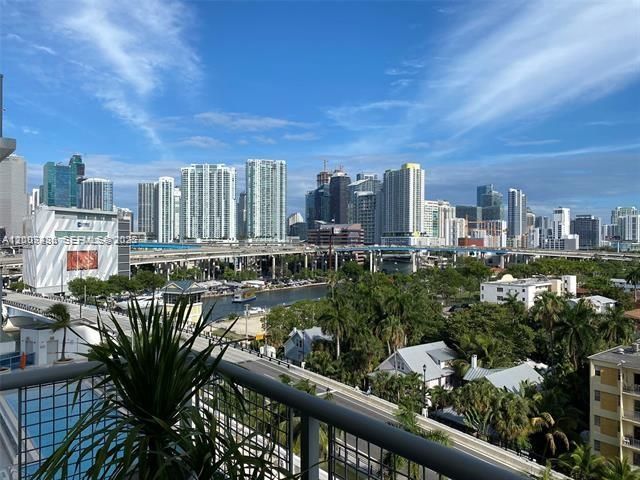 For Sale: $399,000 (2 beds, 2 baths, 1000 Square Feet)