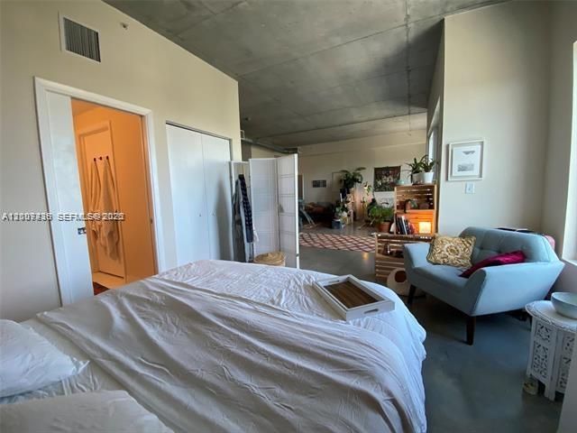 For Sale: $399,000 (2 beds, 2 baths, 1000 Square Feet)