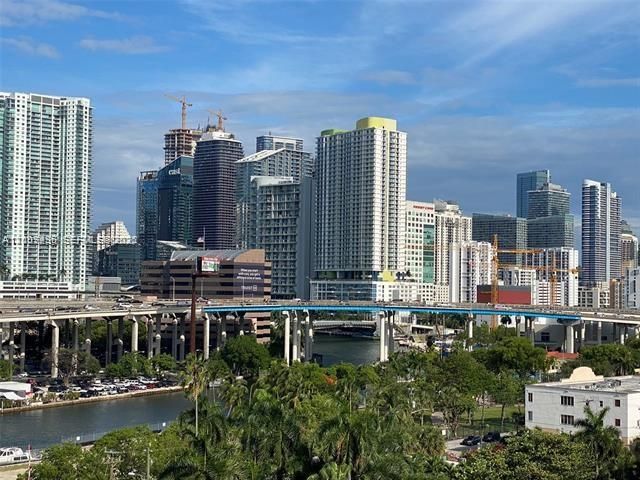 For Sale: $399,000 (2 beds, 2 baths, 1000 Square Feet)