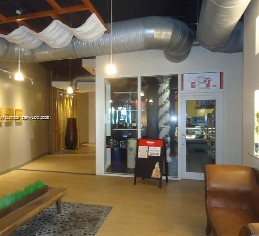 For Sale: $399,000 (2 beds, 2 baths, 1000 Square Feet)