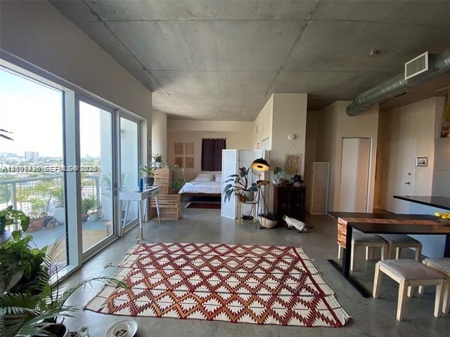 For Sale: $399,000 (2 beds, 2 baths, 1000 Square Feet)