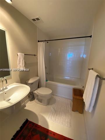 For Sale: $399,000 (2 beds, 2 baths, 1000 Square Feet)