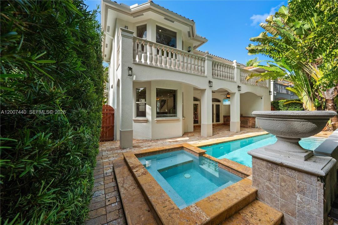 En Venta: $3,295,000 (4 camas, 4 baños, 3676 Pies cuadrados)