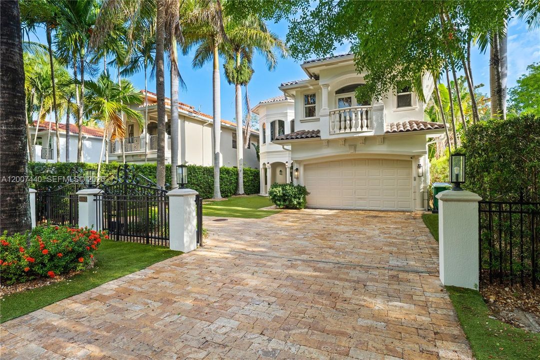 En Venta: $3,295,000 (4 camas, 4 baños, 3676 Pies cuadrados)