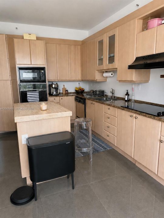 Active With Contract: $12,000 (2 beds, 2 baths, 1960 Square Feet)