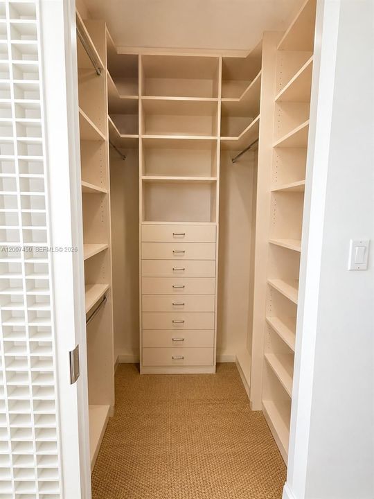 Active With Contract: $12,000 (2 beds, 2 baths, 1960 Square Feet)