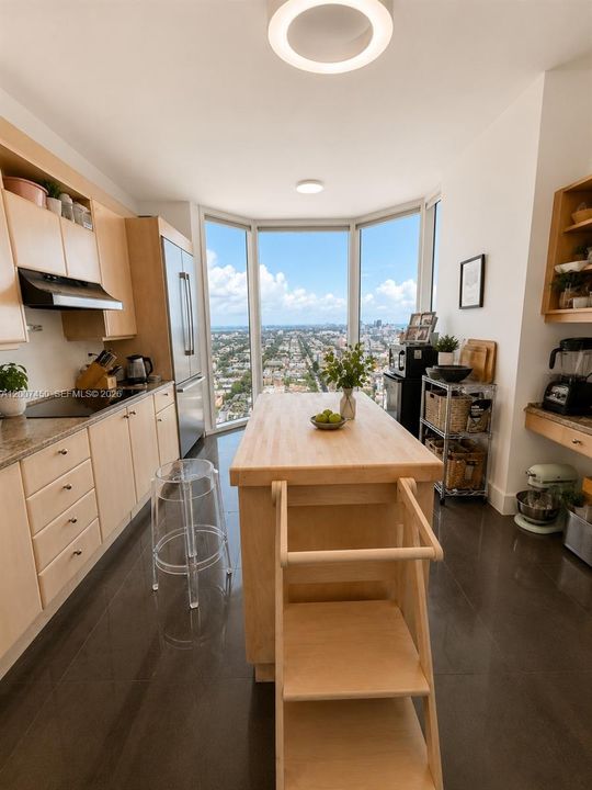 Active With Contract: $12,000 (2 beds, 2 baths, 1960 Square Feet)