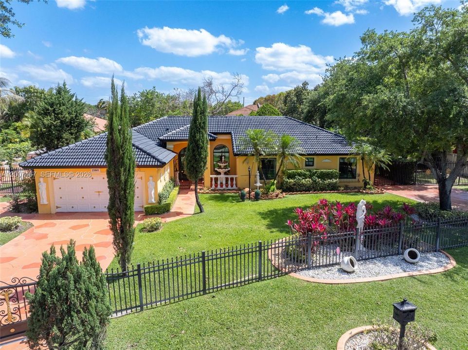 En Venta: $1,150,000 (4 camas, 2 baños, 2444 Pies cuadrados)