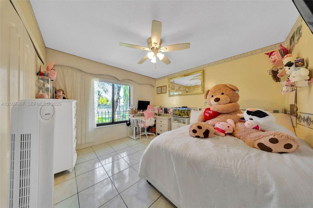 En Venta: $1,150,000 (4 camas, 2 baños, 2444 Pies cuadrados)