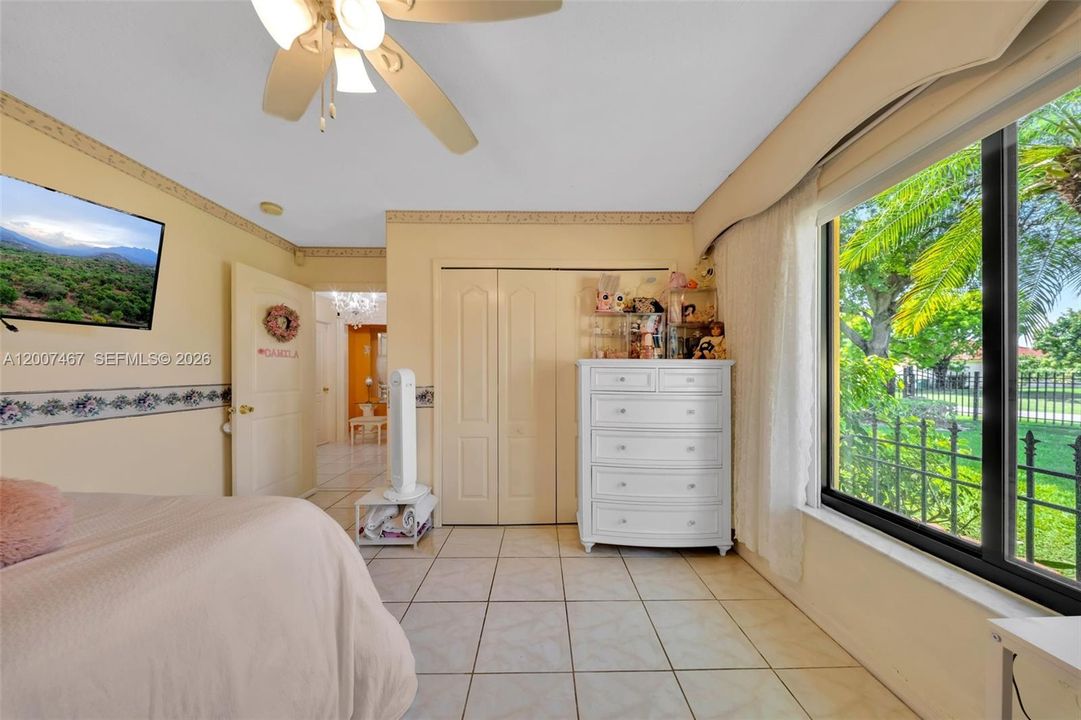 En Venta: $1,150,000 (4 camas, 2 baños, 2444 Pies cuadrados)