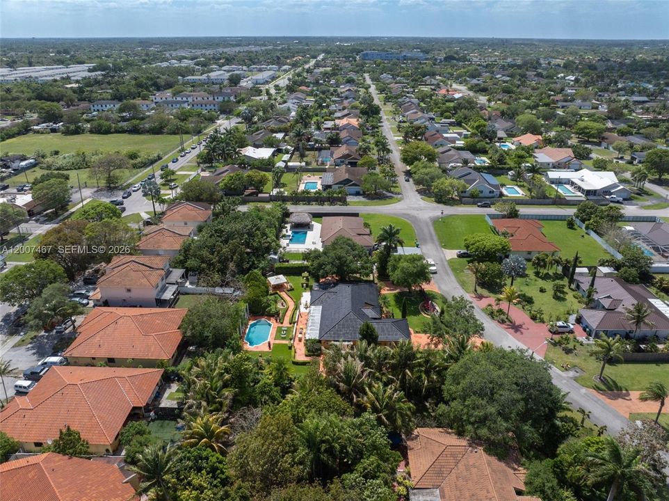 En Venta: $1,150,000 (4 camas, 2 baños, 2444 Pies cuadrados)