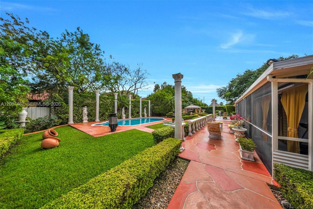 En Venta: $1,150,000 (4 camas, 2 baños, 2444 Pies cuadrados)