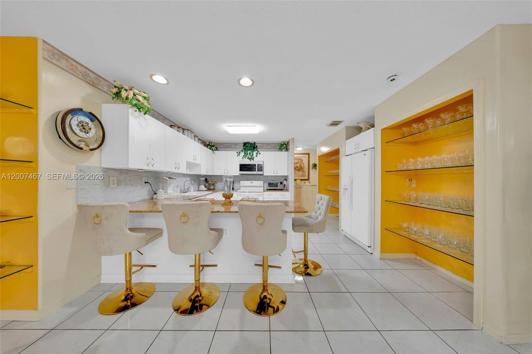 En Venta: $1,150,000 (4 camas, 2 baños, 2444 Pies cuadrados)
