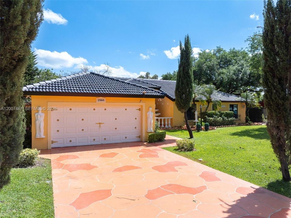 En Venta: $1,150,000 (4 camas, 2 baños, 2444 Pies cuadrados)
