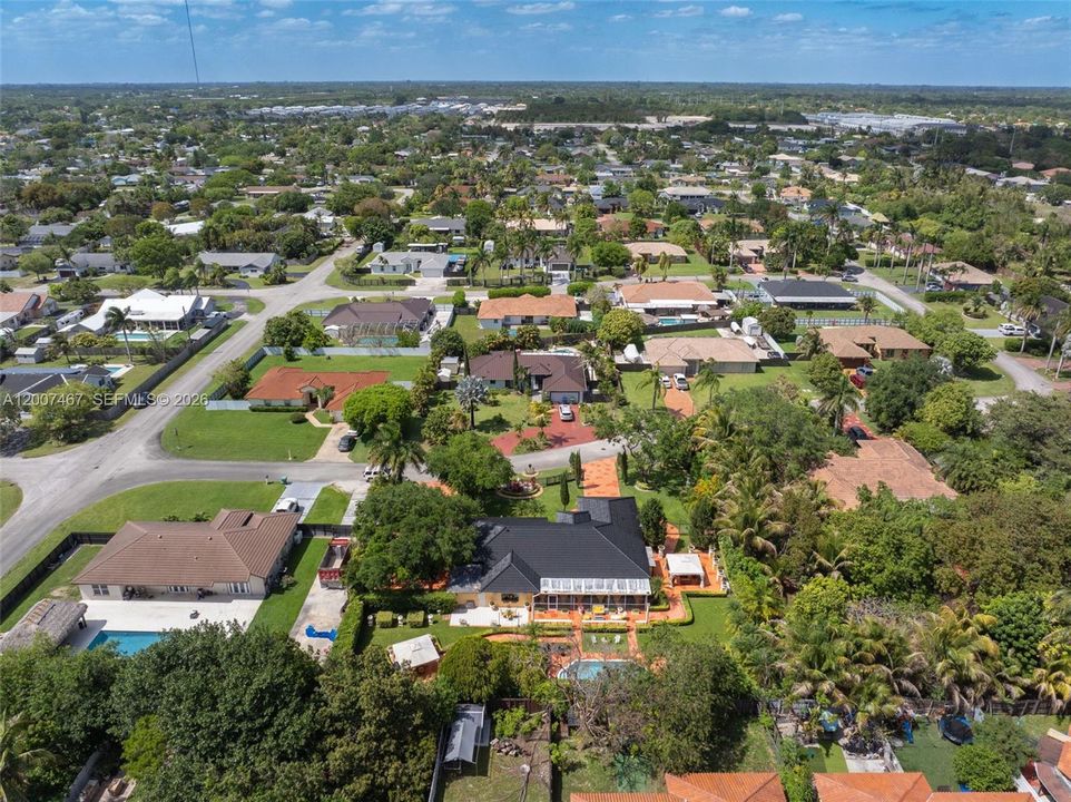 En Venta: $1,150,000 (4 camas, 2 baños, 2444 Pies cuadrados)