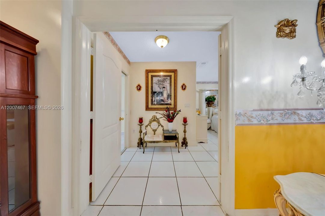 En Venta: $1,150,000 (4 camas, 2 baños, 2444 Pies cuadrados)