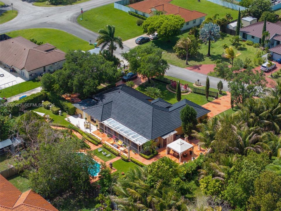 En Venta: $1,150,000 (4 camas, 2 baños, 2444 Pies cuadrados)