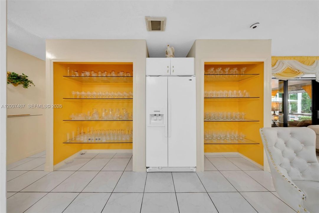 En Venta: $1,150,000 (4 camas, 2 baños, 2444 Pies cuadrados)