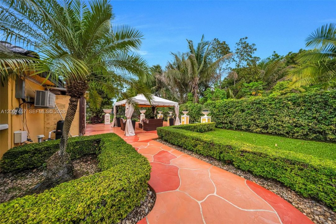 En Venta: $1,150,000 (4 camas, 2 baños, 2444 Pies cuadrados)