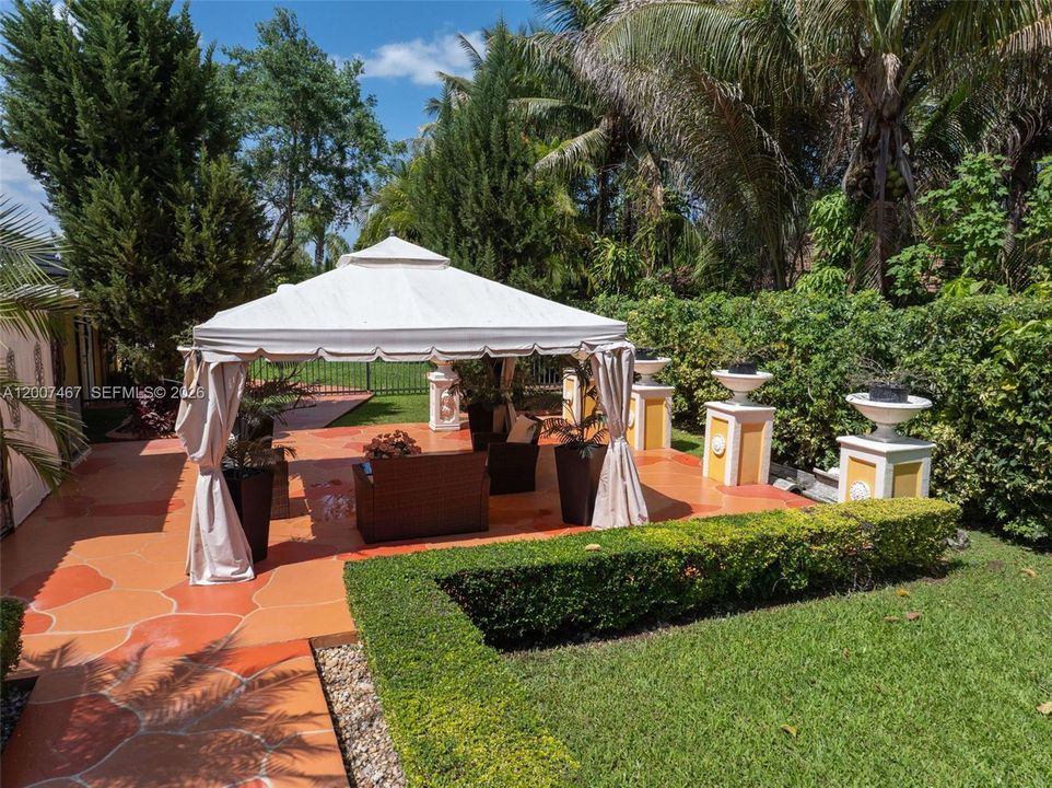 En Venta: $1,150,000 (4 camas, 2 baños, 2444 Pies cuadrados)