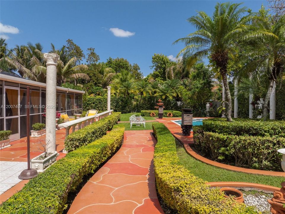 En Venta: $1,150,000 (4 camas, 2 baños, 2444 Pies cuadrados)