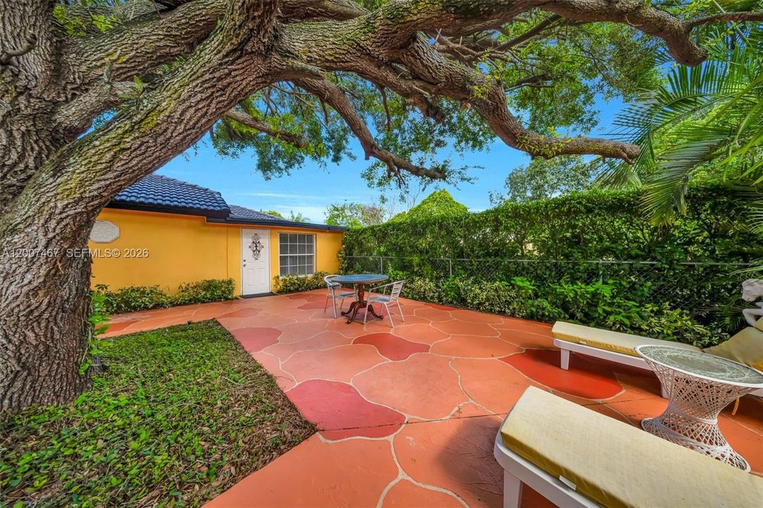 En Venta: $1,150,000 (4 camas, 2 baños, 2444 Pies cuadrados)
