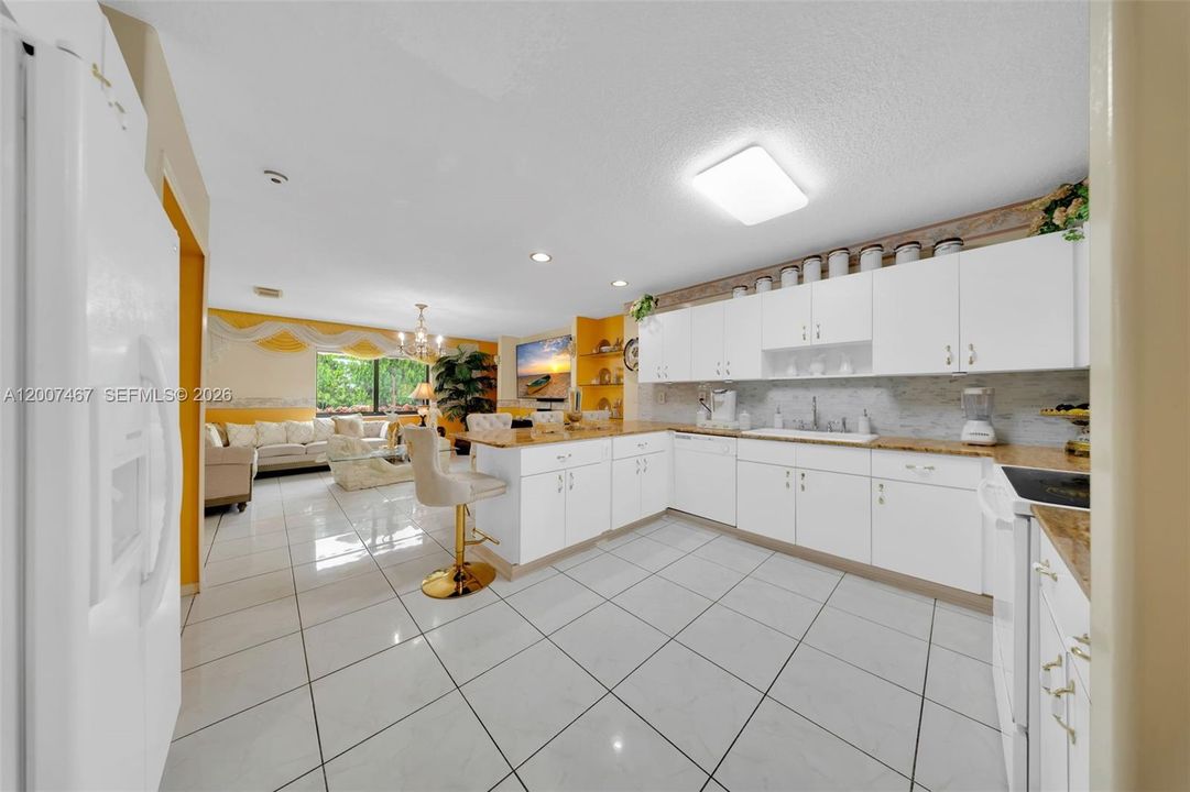 En Venta: $1,150,000 (4 camas, 2 baños, 2444 Pies cuadrados)