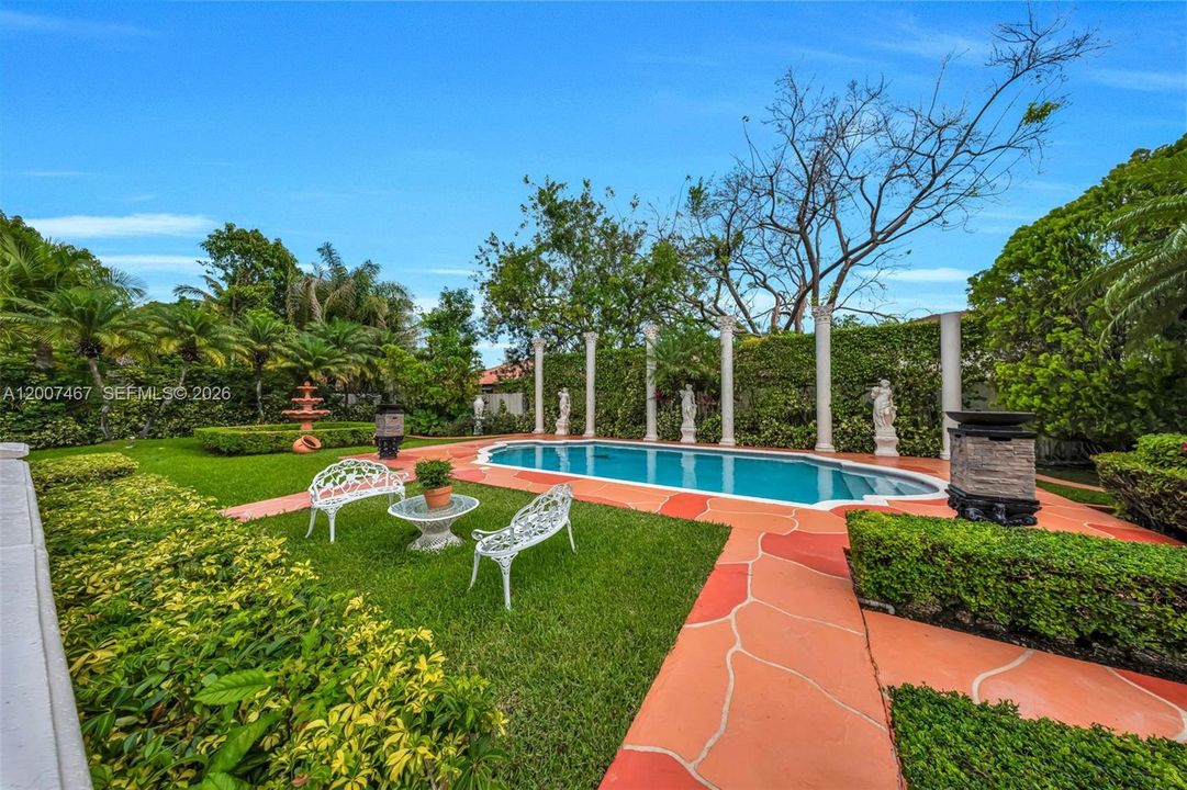 En Venta: $1,150,000 (4 camas, 2 baños, 2444 Pies cuadrados)