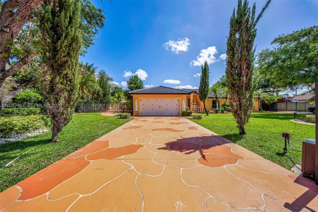 En Venta: $1,150,000 (4 camas, 2 baños, 2444 Pies cuadrados)