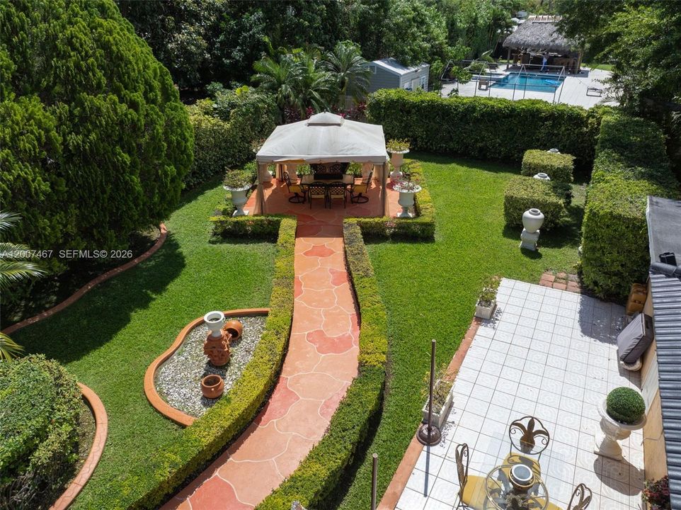 En Venta: $1,150,000 (4 camas, 2 baños, 2444 Pies cuadrados)