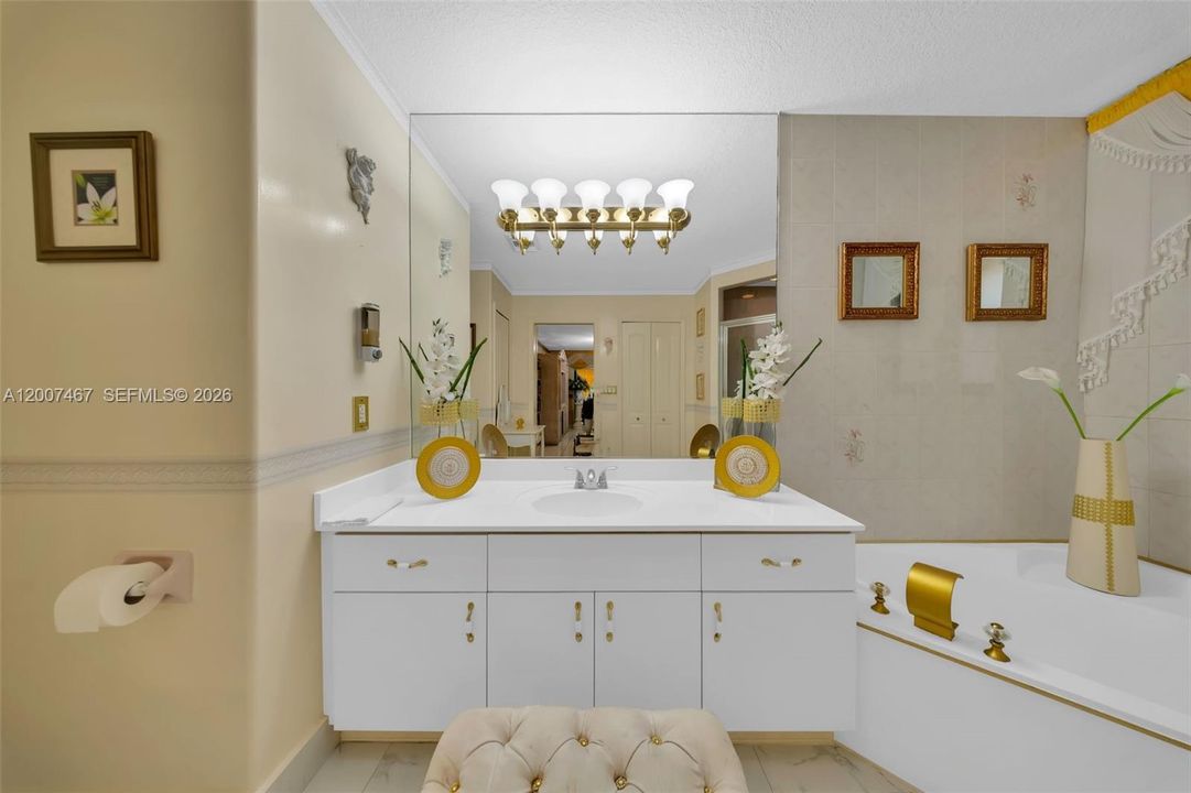 En Venta: $1,150,000 (4 camas, 2 baños, 2444 Pies cuadrados)