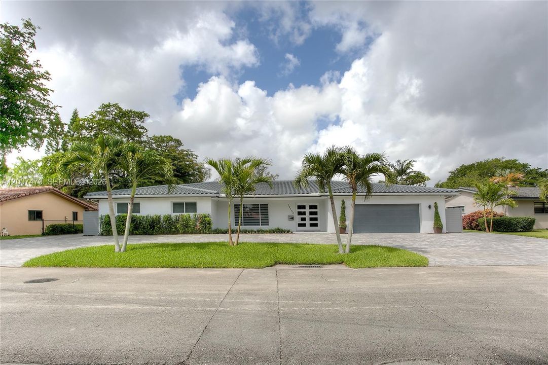 En Venta: $1,230,000 (4 camas, 4 baños, 2748 Pies cuadrados)