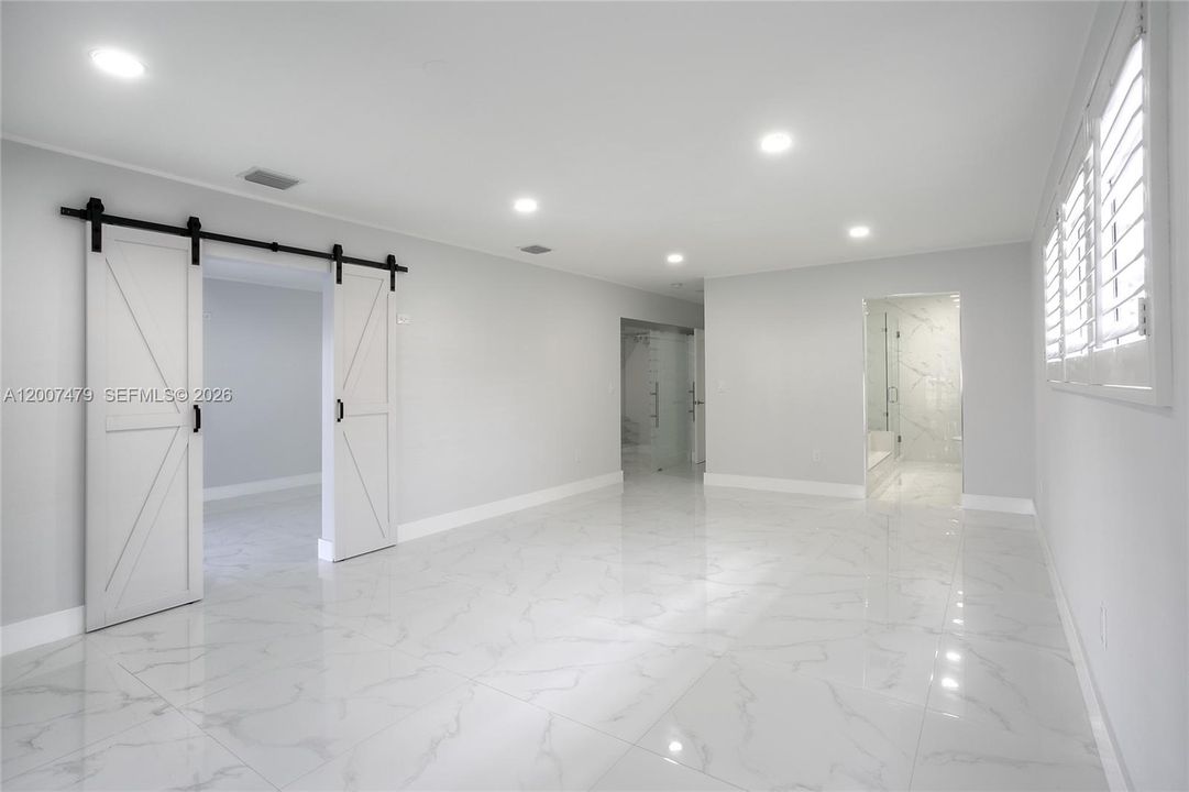 En Venta: $1,230,000 (4 camas, 4 baños, 2748 Pies cuadrados)