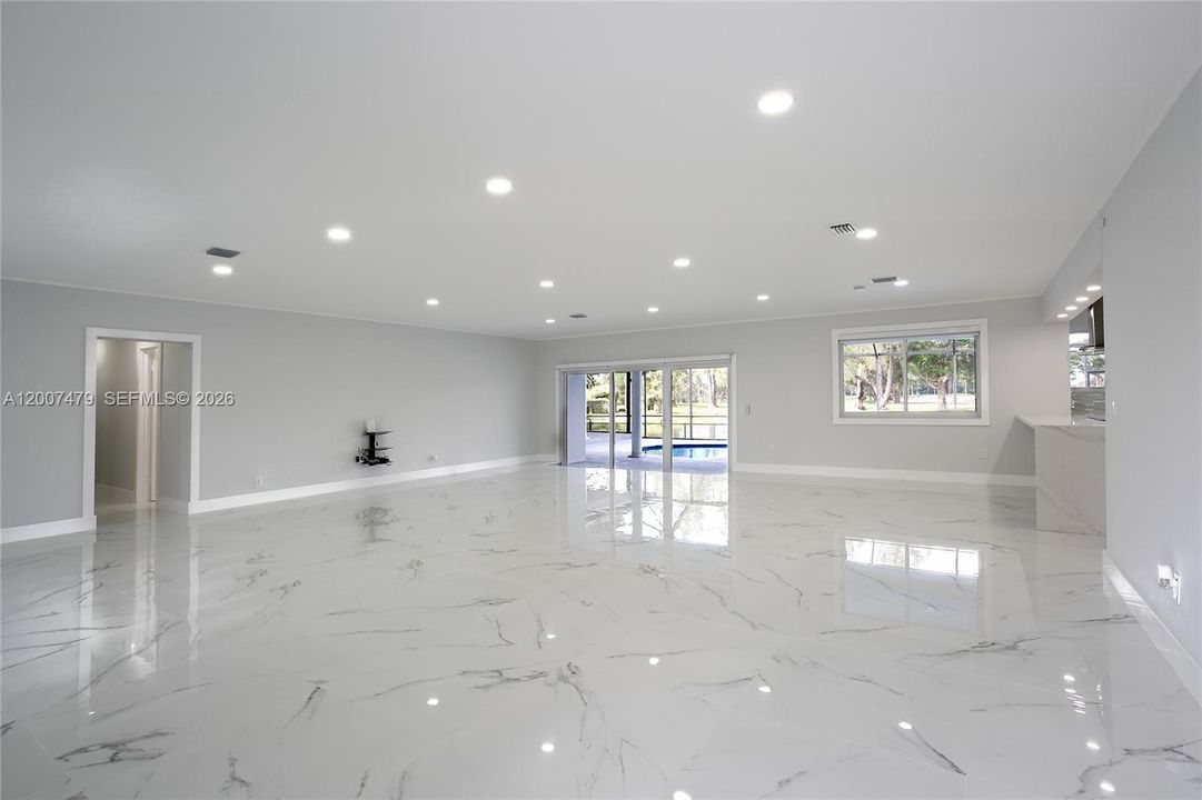 En Venta: $1,230,000 (4 camas, 4 baños, 2748 Pies cuadrados)