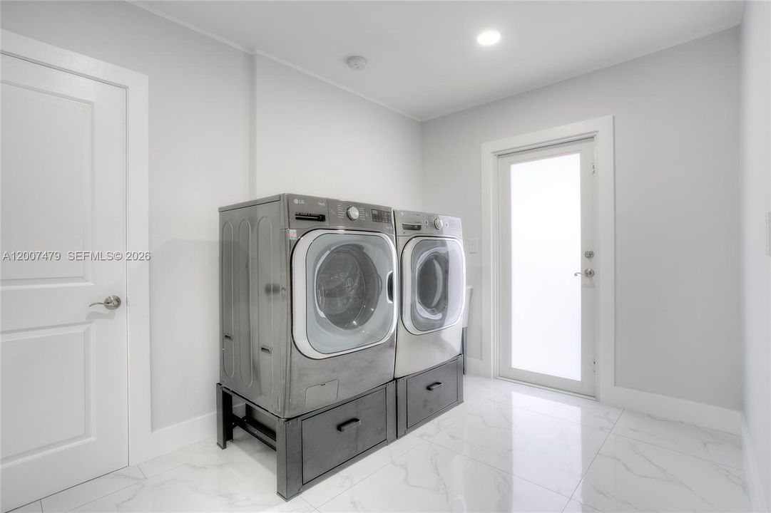 En Venta: $1,230,000 (4 camas, 4 baños, 2748 Pies cuadrados)