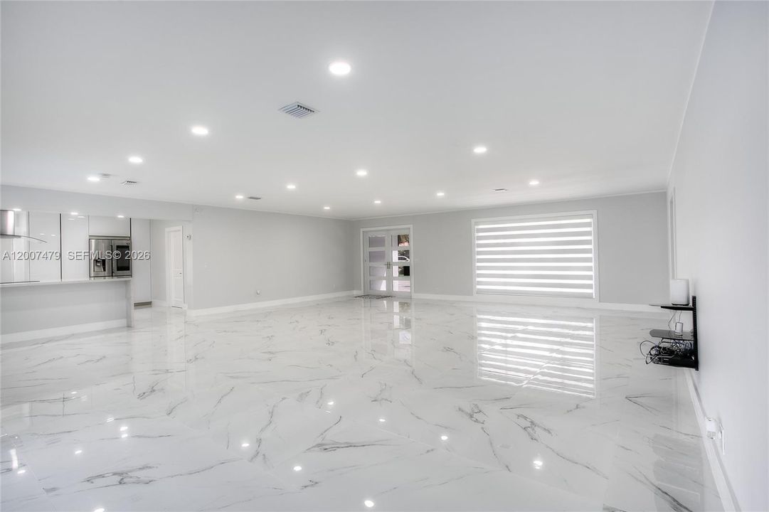 En Venta: $1,230,000 (4 camas, 4 baños, 2748 Pies cuadrados)