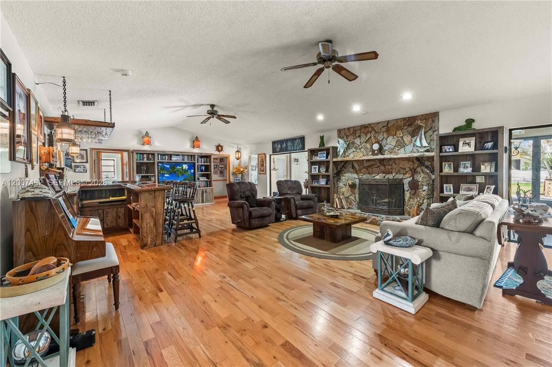 En Venta: $1,997,000 (4 camas, 3 baños, 3388 Pies cuadrados)