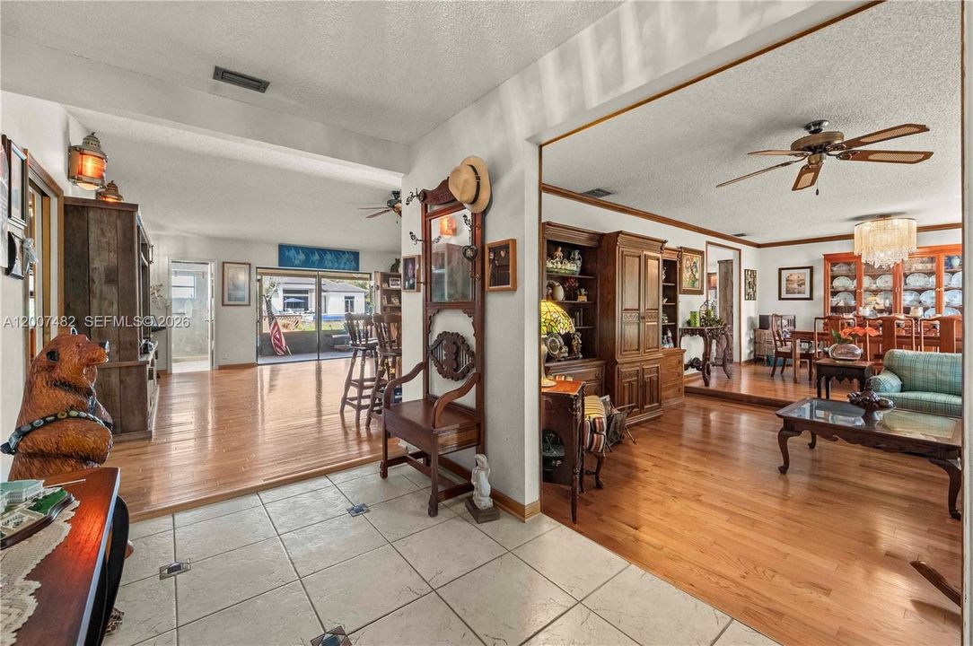 En Venta: $1,997,000 (4 camas, 3 baños, 3388 Pies cuadrados)