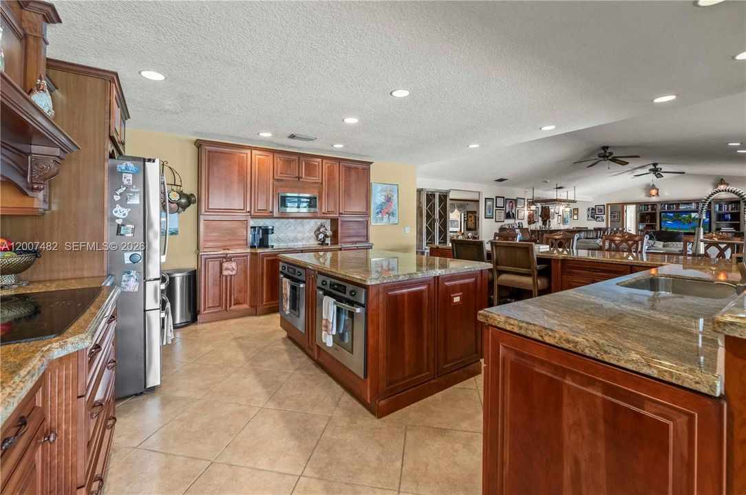 En Venta: $1,997,000 (4 camas, 3 baños, 3388 Pies cuadrados)