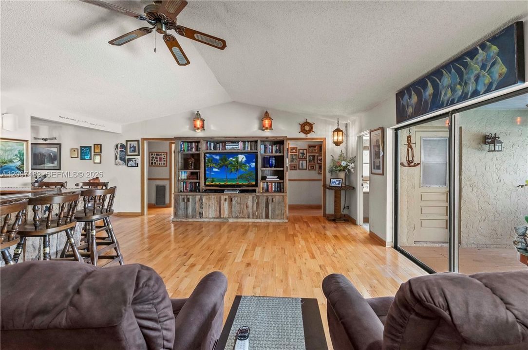 En Venta: $1,997,000 (4 camas, 3 baños, 3388 Pies cuadrados)