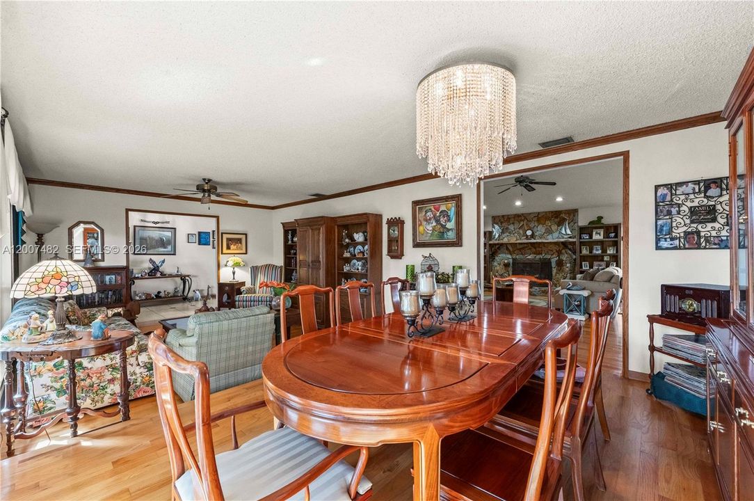En Venta: $1,997,000 (4 camas, 3 baños, 3388 Pies cuadrados)