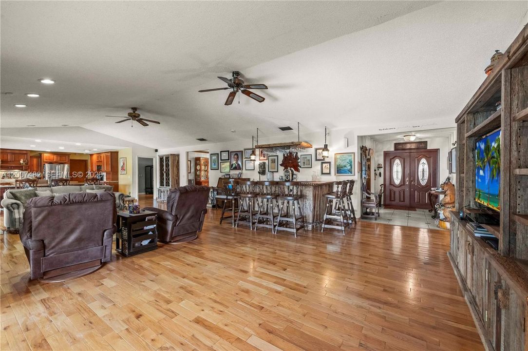 En Venta: $1,997,000 (4 camas, 3 baños, 3388 Pies cuadrados)