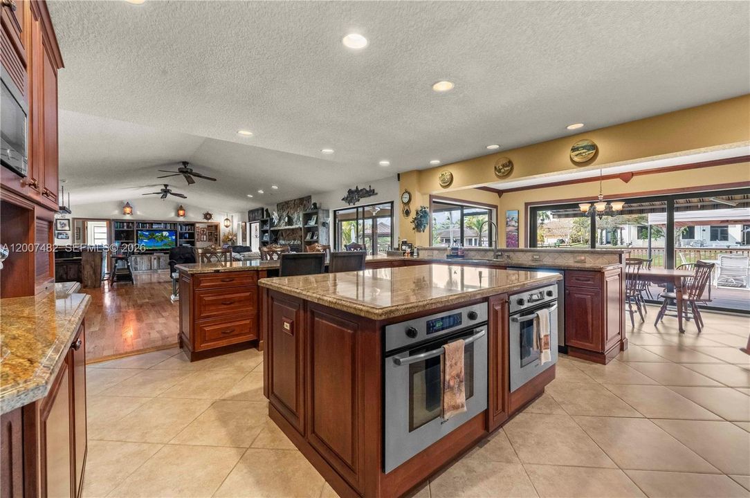 En Venta: $1,997,000 (4 camas, 3 baños, 3388 Pies cuadrados)