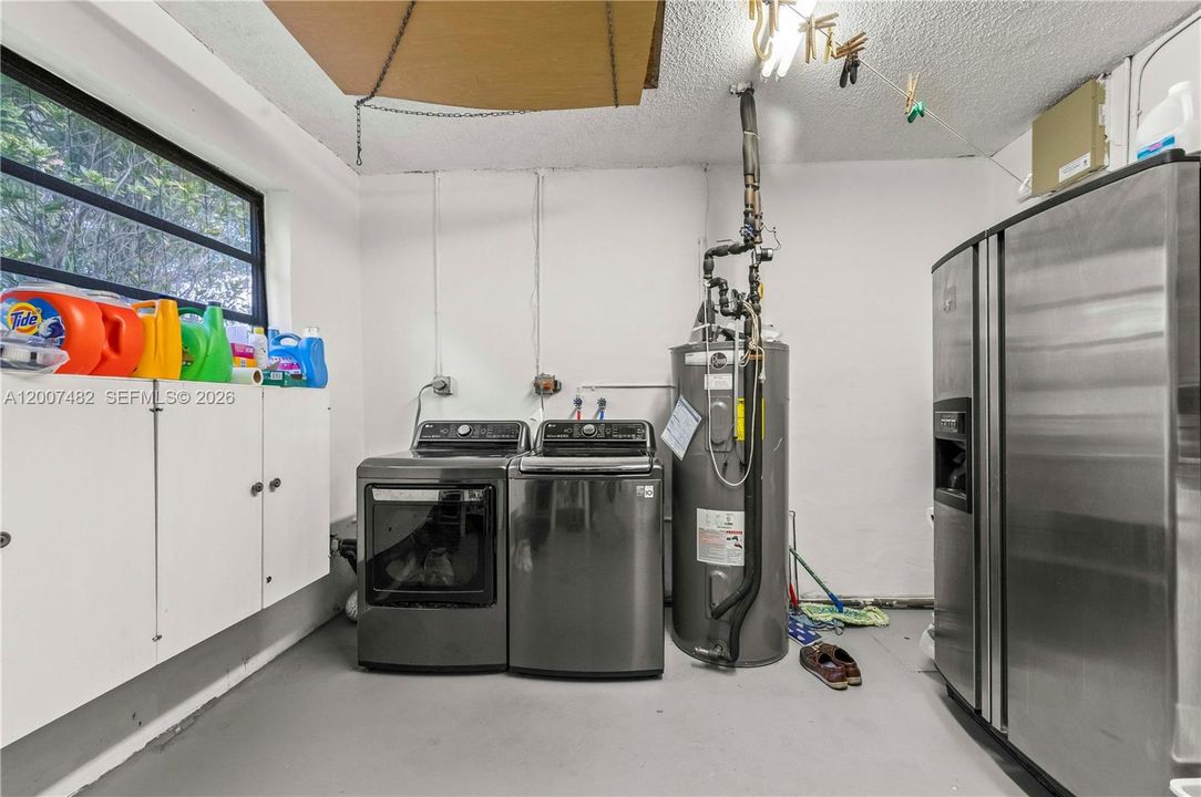 En Venta: $1,997,000 (4 camas, 3 baños, 3388 Pies cuadrados)