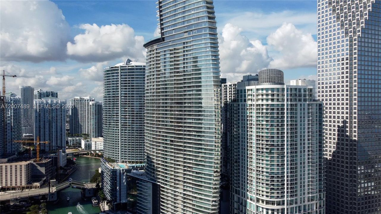 En Venta: $3,590,000 (3 camas, 3 baños, 2220 Pies cuadrados)