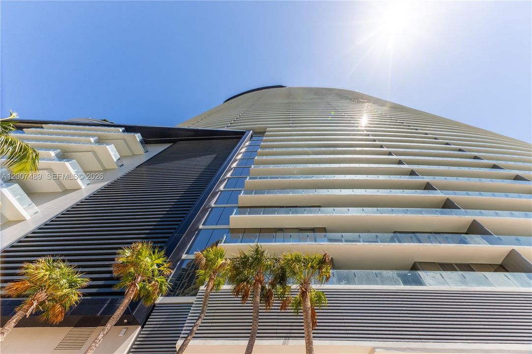 En Venta: $3,590,000 (3 camas, 3 baños, 2220 Pies cuadrados)