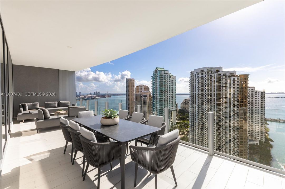 En Venta: $3,590,000 (3 camas, 3 baños, 2220 Pies cuadrados)