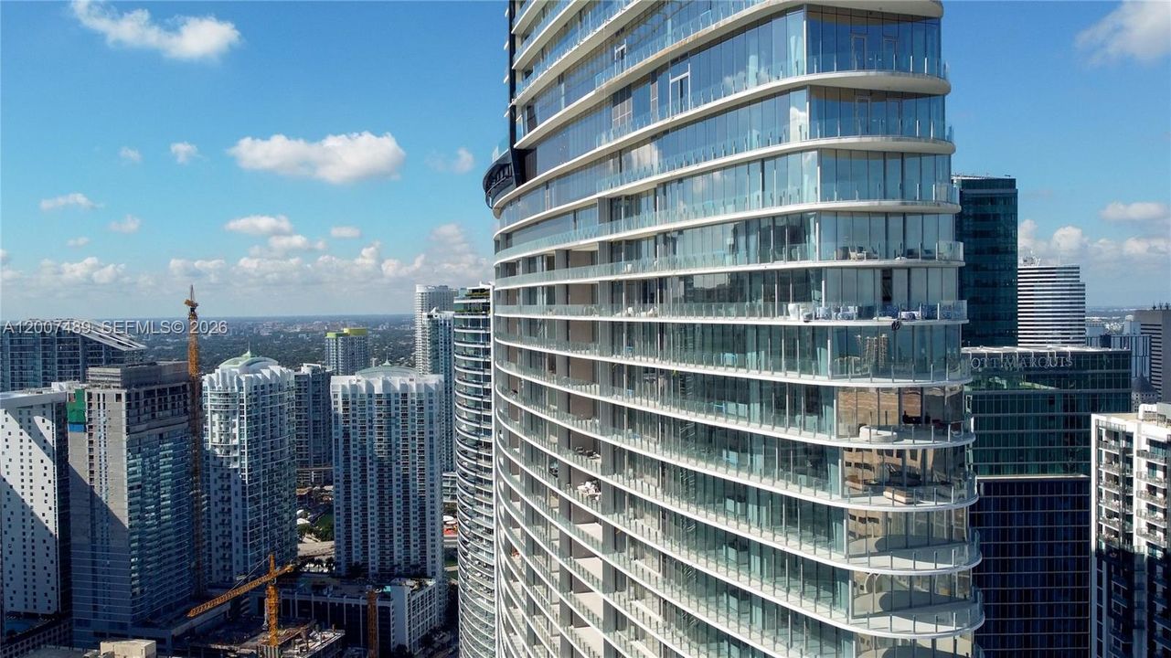 En Venta: $3,590,000 (3 camas, 3 baños, 2220 Pies cuadrados)