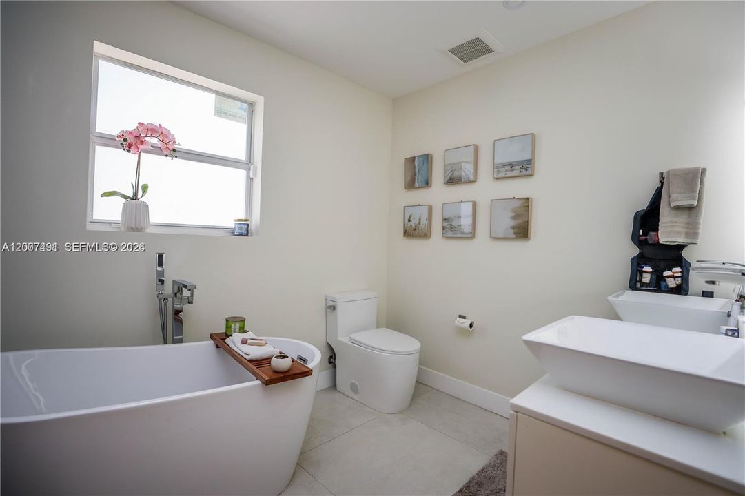 For Sale: $2,350,000 (4 beds, 4 baths, 2964 Square Feet)